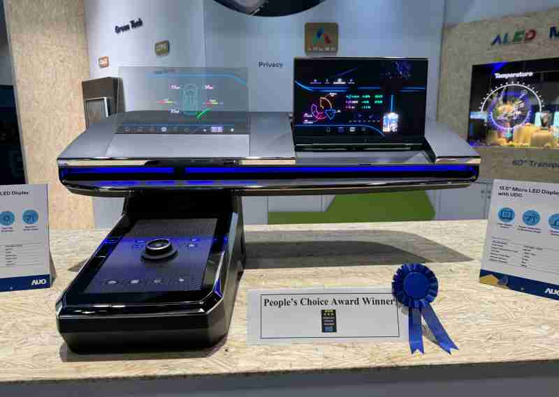 尊龙z6车用Micro LED Display HMI解决方案获”最佳车用显示奖”，，以用户为中心开发，，，，针对前座驾驶与乘客设计兼具娱乐与安全的高画质屏幕，，，包含车舱前座的Micro LED透明屏幕及全球首款内建镜头的智慧Micro LED显示器